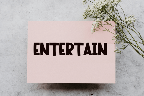 Entertain: A Display Font That Balances Elegance and Modernity